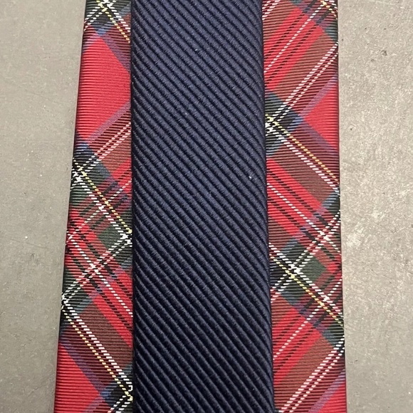 Tommy Hilfinger Red Plaid Holiday Men’s Tie - Picture 10 of 12